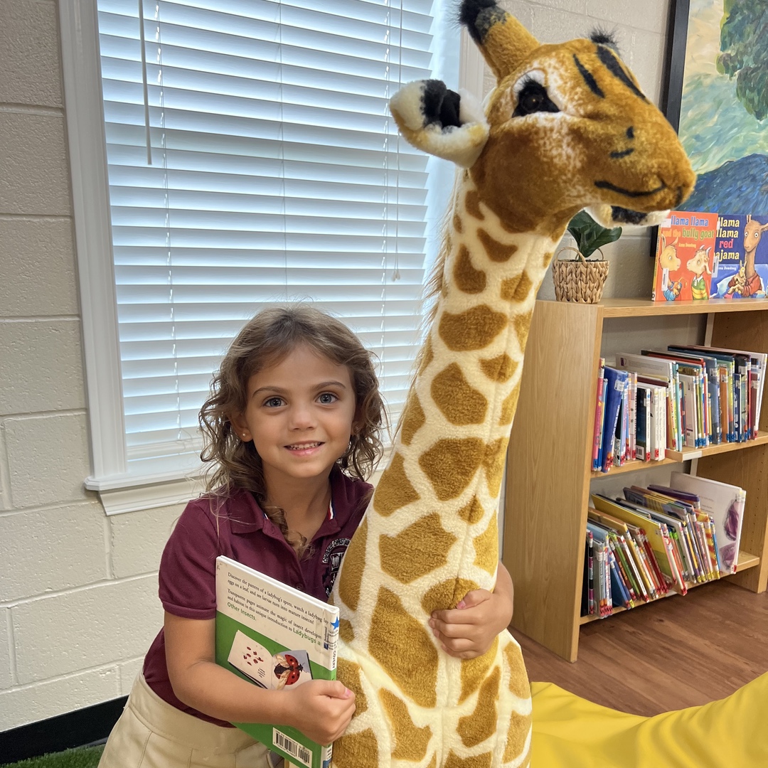 PS girl-booknook giraffe